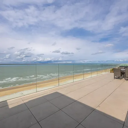 Lecomte - The Seaview Penthouse Cloud 9