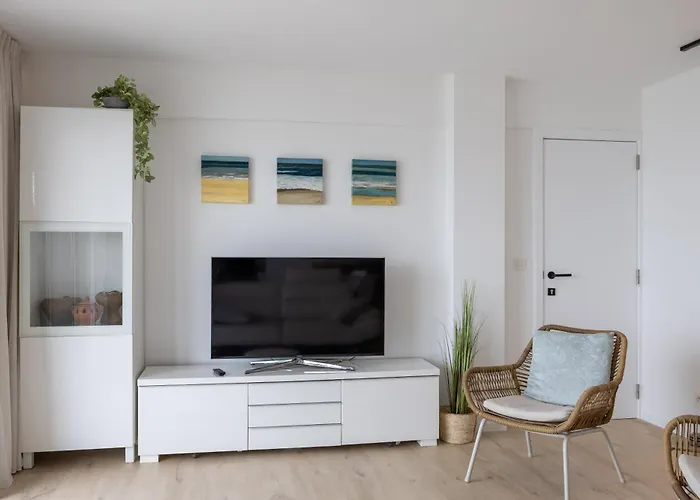 Lecomte - The Seaview Penthouse Cloud 9 *