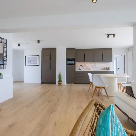 Lecomte - The Seaview Penthouse Cloud 9 Appartement *